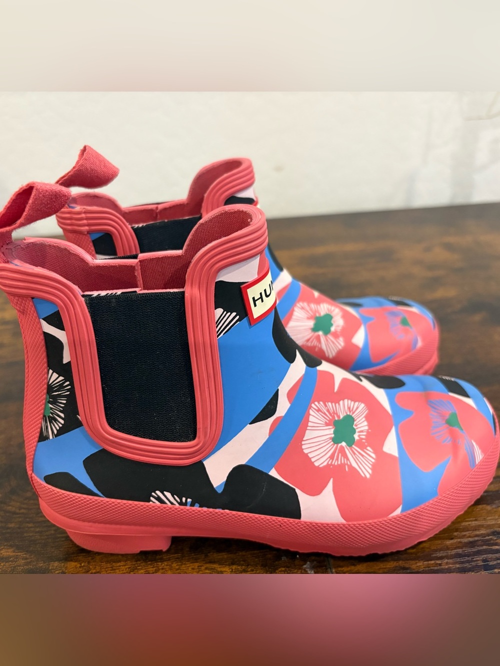 Hunter womens Huxley Floral Chelsea Rain Boots - Pink & Blue